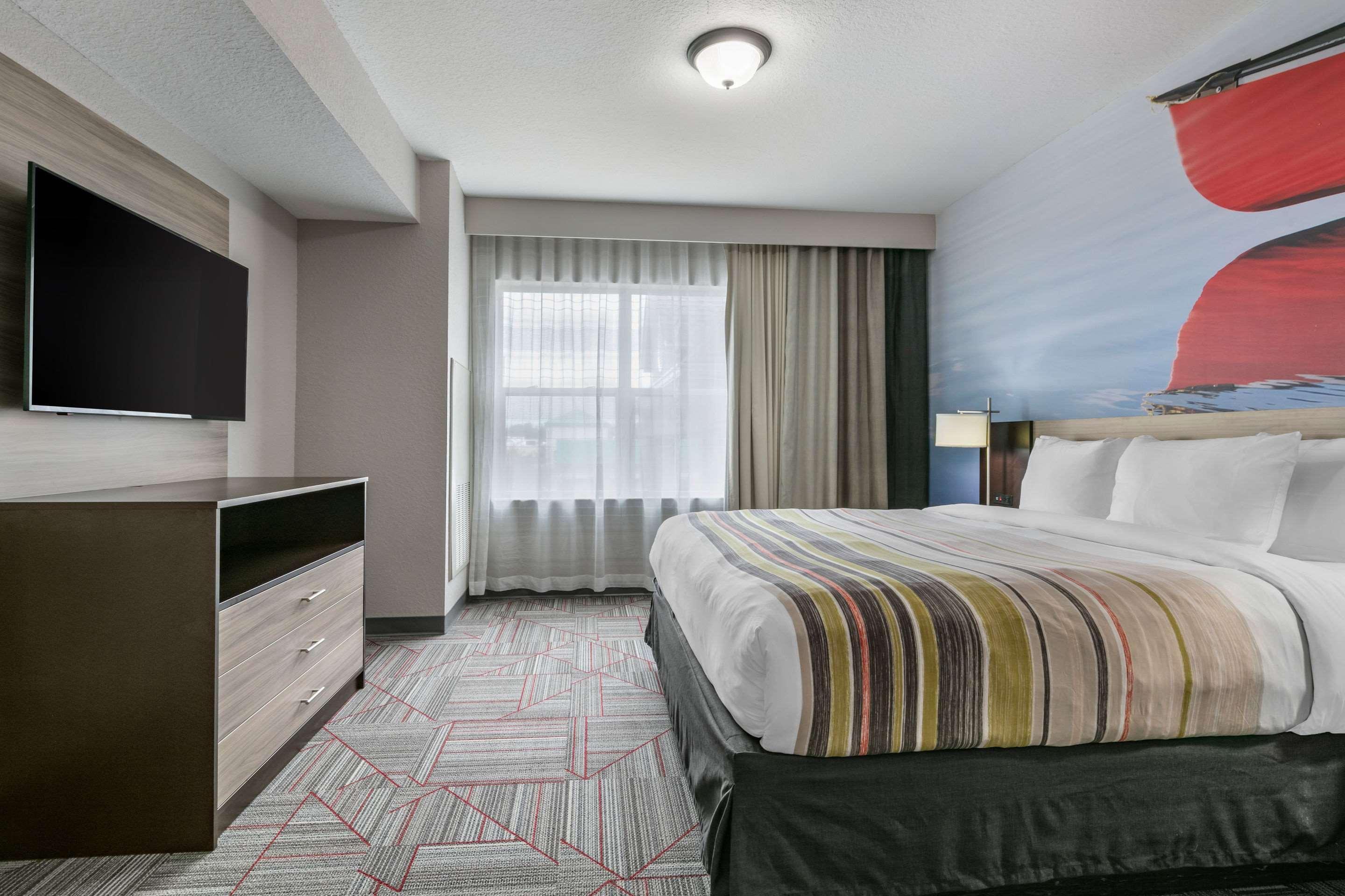 Clarion Pointe Columbus-Bradley Park Hotel Exterior photo