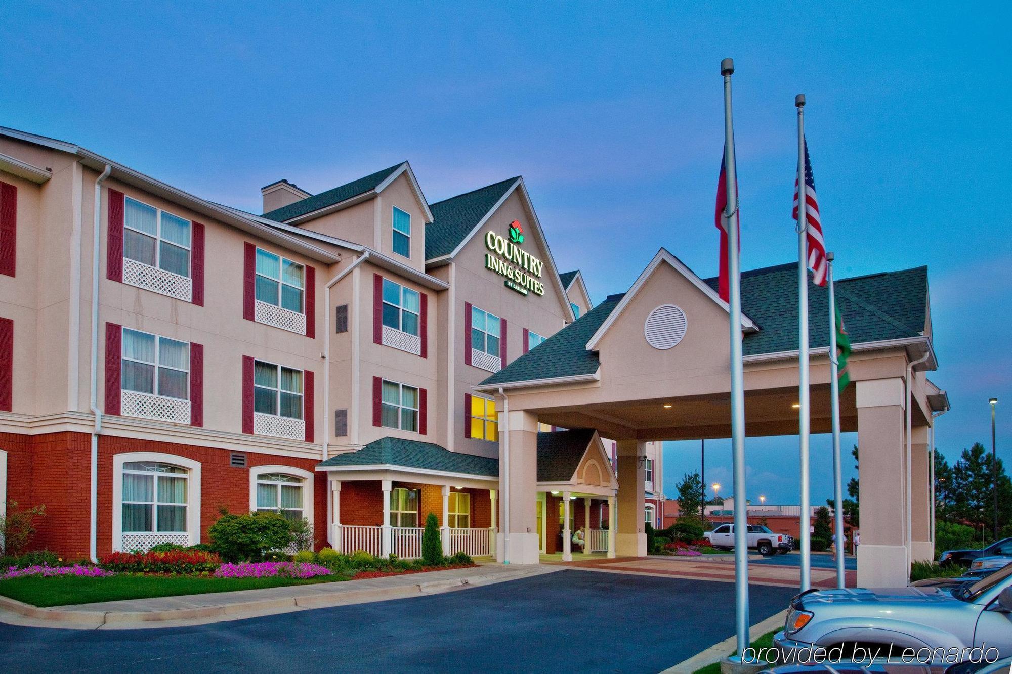 Clarion Pointe Columbus-Bradley Park Hotel Exterior photo
